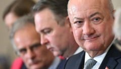 Entschlossenheit gefragt: Finanzminister Markus Marterbauer, Vizekanzler Andreas Babler, Bundeskanzler Christian Stocker (Bild: APA/Helmut Fohringer)