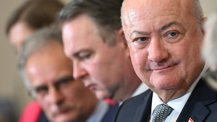 Kanzler Stocker (ÖVP) und Finanzminister Marterbauer ziehen an einem Strang.