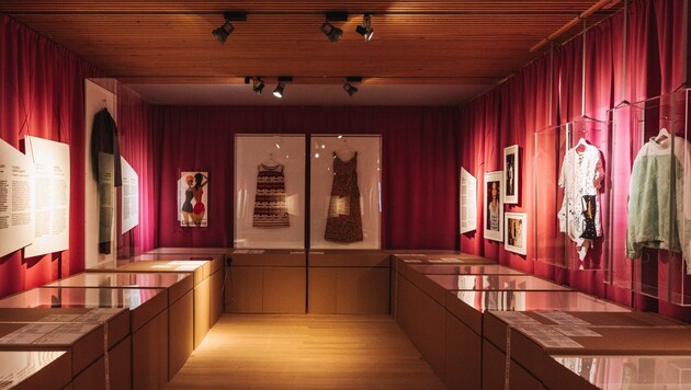 Die Ausstellung „Stoffwechsel“ im Frauenmuseum Hittisau zeigt die schockierende Wahrheit hinter der Modeindustrie – und warum wir alle Verantwortung tragen. (Bild: Angela Lamprecht)