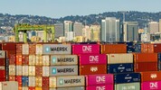 Im Hafen von Oakland (Kalifornien) dürfte künftig wohl weniger Ware umgeschlagen werden.