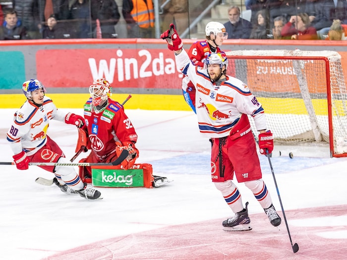 In der 69. Minute jubelten beim Final-Auftakt die Salzburger durch Lucas Thaler (re.).