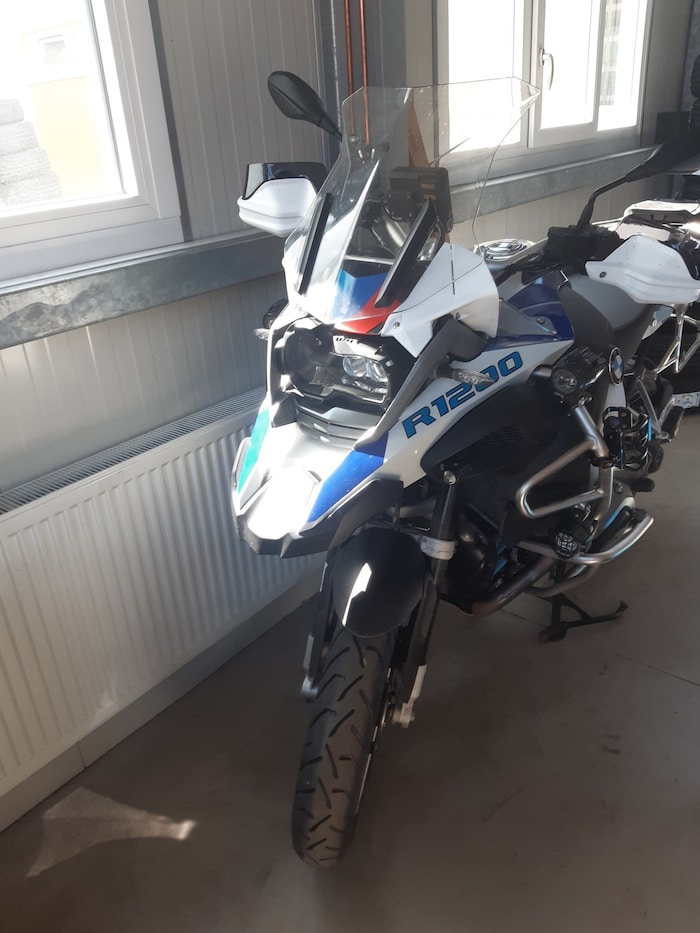 Ausgebremst: Die fesche BMW steht nun in Wels.