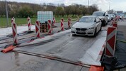 Bei der Einreise über Klingenbach müssen die Autos über Seuchenteppiche fahren.