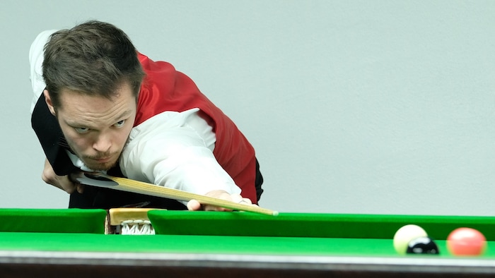 Florian Nüßle trainiert täglich bis zu acht Stunden am Snookertisch.