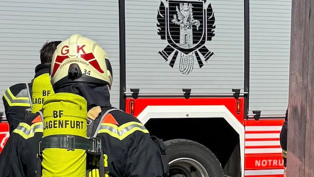 Die Berufsfeuerwehr Klagenfurt rückte Donnerstag zu einem Küchenbrand aus und retteten eine Person aus der verrauchten Wohnung.