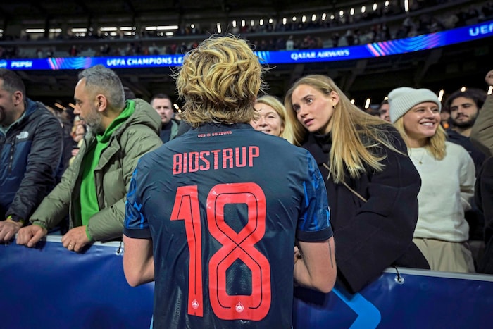 Bidstrup mit Freundin Frida (re.) im Santiago Bernabéu.