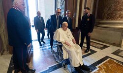 Am vergangenem Sonntag hat sich Papst Franziskus unverhofft seinen Schäfchen gezeigt.