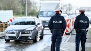 Bekämpfung der Maul- und Klaunseuche: Österreichische Polizeibeamte am burgenländischen ...