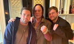 Mickey Rourke genoss noch einen Männerabend, bevor es in den britischen „Celebrity Big ...