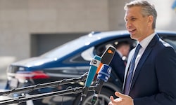 Österreichs Wirtschaftsminister Wolfgang Hattmannsdorfer (ÖVP) am Montag vor dem Treffen der ...