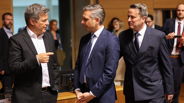 Hattmannsdorfer mit seinen Ministerkollegen Robert Habeck (Deutschland) und Xavier Bettel ...