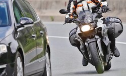 Auf der B179 bei Reutte kam es zu dem schrecklichen Unfall (Symbolbild).