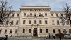 Am Landesgericht Wels muss sich ein Verdächtiger verantworten.