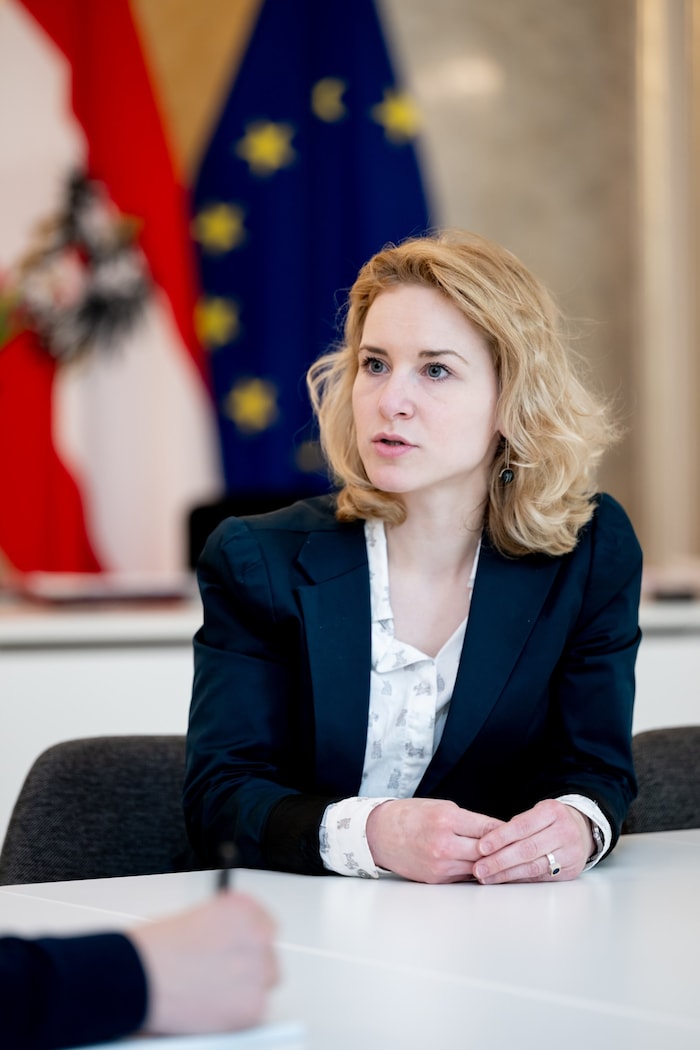 Holzleitner im Gespräch mit der „Krone“