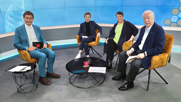 Gerhard Koller mit seinen Studiogästen Gerti Kappel, Elisabeth Oberzaucher und Michael Häupl (von links nach rechts).