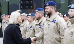 Verteidigungsministerin Tanner bedankte sich bei den teilnehmenden Soldaten.