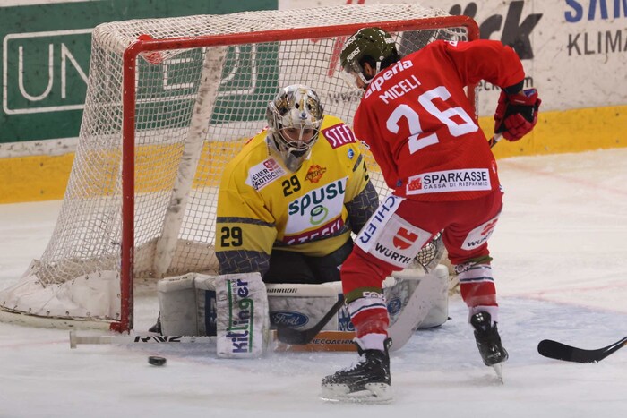Strakbaum im Tor der Vienna Capitals.