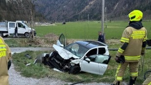 Das Auto wurde schwer beschädigt, der Lenker verletzt.