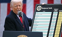 Trump hält auch gerne Erklär-Taferln: Nun ist er wieder – vorerst – gescheitert.