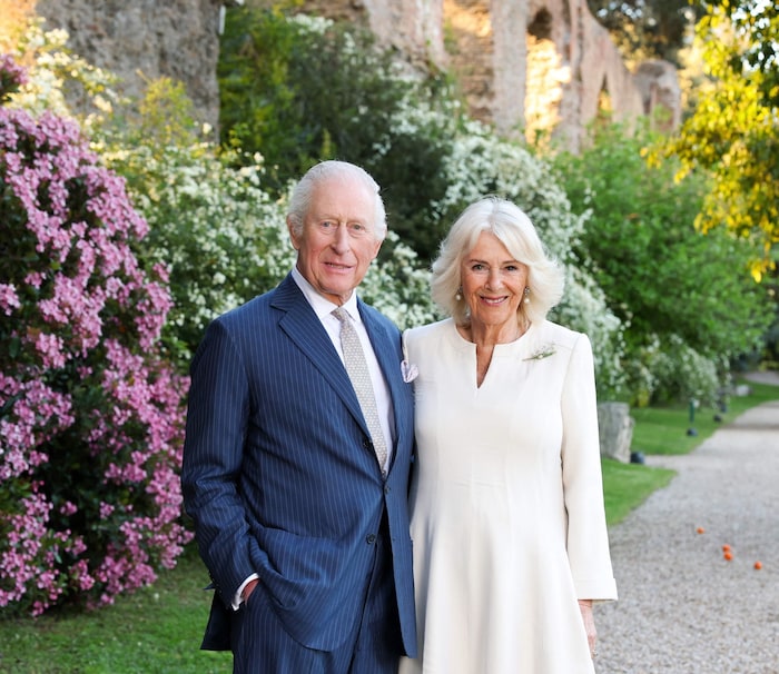 Der Buckingham-Palast veröffentlichte zum 20. Hochzeitstag von Charles und Camilla ein ...