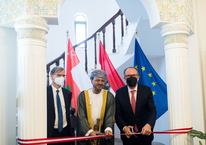Badr al-Busaidi (Mitte) bei einem Treffen mit Alexander Schallenberg (r.) im Oman im Jahr 2021. ...