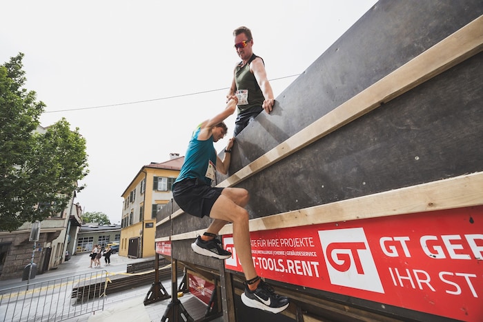 Das Bezwingen der Hindernisse ist gemeinsam nicht nur einfacher, es macht auch deutlich mehr ...