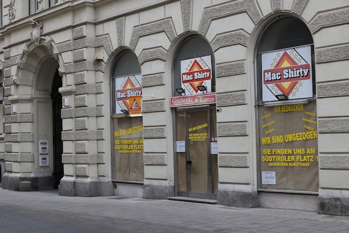 Auch die ehemaligen Räumlichkeiten von Mac Shirty in der Landhausgasse stehen noch frei.