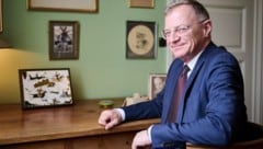 Oberösterreichs Landeshauptmann Thomas Stelzer (ÖVP) kommt pro Jahr auf 288.722 € Brutto-Gehalt. ...