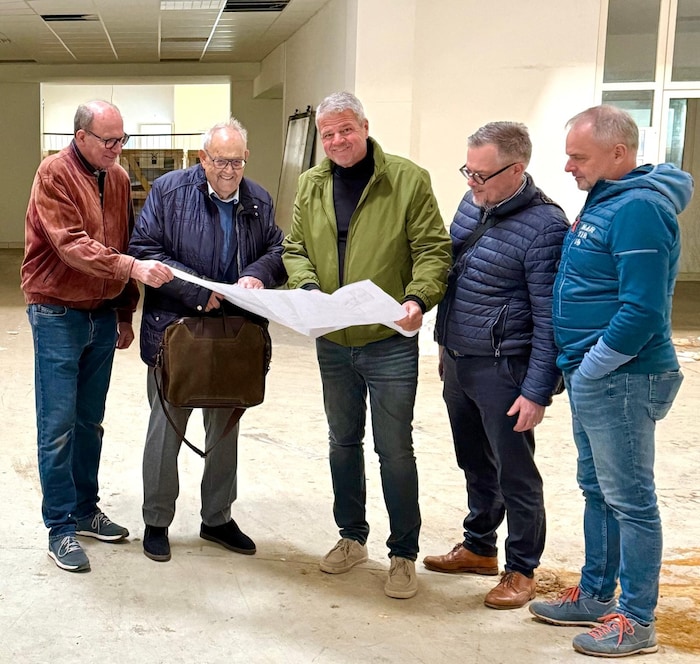 Die SKM-Halle wurde besichtig. Dort soll das neue KAT-Zentrum für den Bezirk untergebracht ...