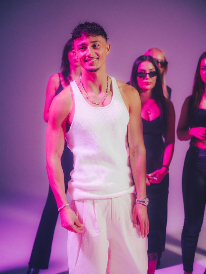 Der charismatische Sänger wird von seinen Fans als deutsch-französischer Justin Bieber gefeiert.