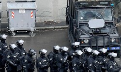 Polizeikräfte haben in Serbien seit Wochen alle Hände voll zu tun. Die Proteste reißen nicht ab, ...