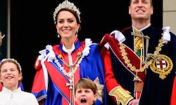 Prinzessin Catherine, Prinz William und ihre Kinder Charlotte und Louis bei der Krönung von ...