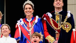 Prinzessin Catherine, Prinz William und ihre Kinder Charlotte und Louis bei der Krönung von Charles.  (Bild: Leon Neal / PA / picturedesk.com)