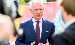 ÖVP-Innenminister Gerhard Karner warb schon vor Monaten, damals noch in Koalition mit den ...