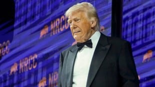 Donald Trump ist auf dem besten Wege, die USA zurück in die Vergangenheit zu führen – und wohl nicht nur die USA. (Bild: AP)