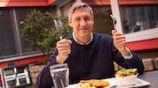 „Krone“-Redakteur Vergil Siegl hat den Selbstversuch gemacht und eine Woche lang nur einmal am ...