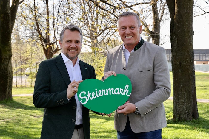 Michael Feiertag, Geschäftsführer von Steiermark-Tourismus, und Landeshauptmann Mario Kunasek ...