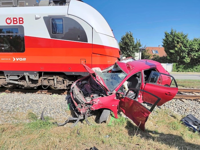 Allzu oft kommt es auf ungesicherten Bahnübergängen zu schweren Unfällen, die Menschenleben ...