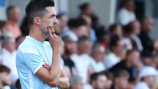 Trainer Thomas Schnöll bekommt einen neuen Innenverteidiger.