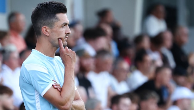 Trainer Thomas Schnöll bekommt einen neuen Innenverteidiger.