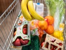Trotz Inflation bleiben viele Einkaufswägen prall gefüllt.
