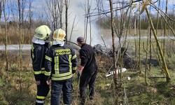Die Maschine brannte nach dem Absturz völlig aus. 