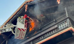 Die Flammen griffen auch auf den Dachstuhl über.