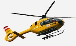Der Radler kam mit dem Rettungshubschrauber ins Spital.