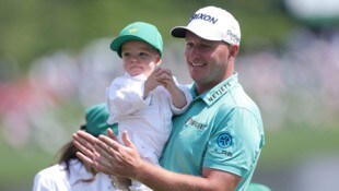 Sepp Straka hatte beim US Masters in Augusta beim traditionellen Par 3 Contest vor dem Start ...