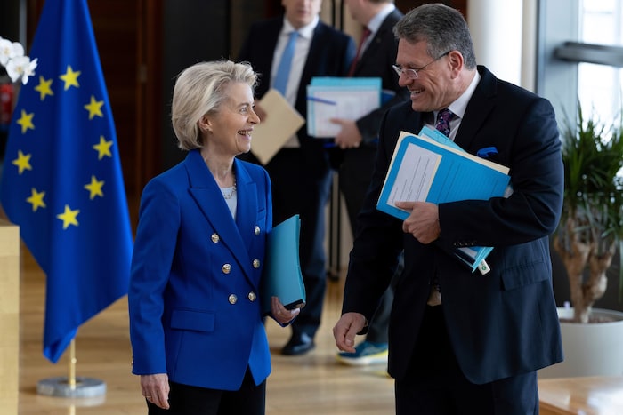 Sefcovic mit seiner Chefin von der Leyen