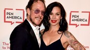 Bassist Scott Shriner und seine Frau Jillian