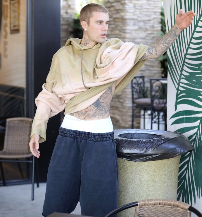„Verschwinde, Bro“, herrschte Bieber einen Paparazzo an.