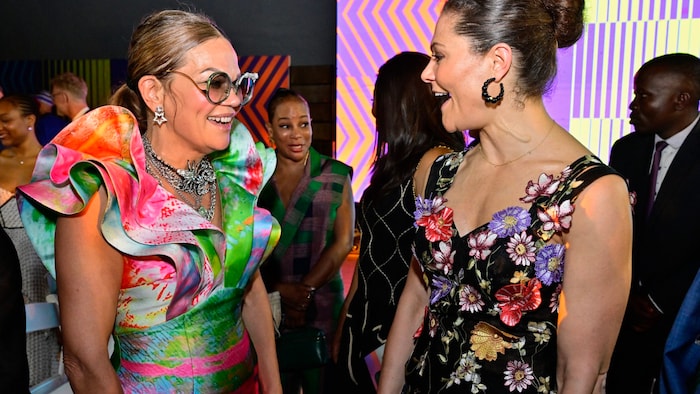 Die schwedische Kronprinzessin genoss ihren Besuch bei der Fashion Show sichtlich.