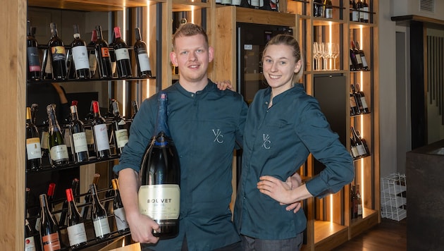 Verena Gruber und Claus Birklbauer in ihrem neuen Lokal. (Bild: Haijes Jack)